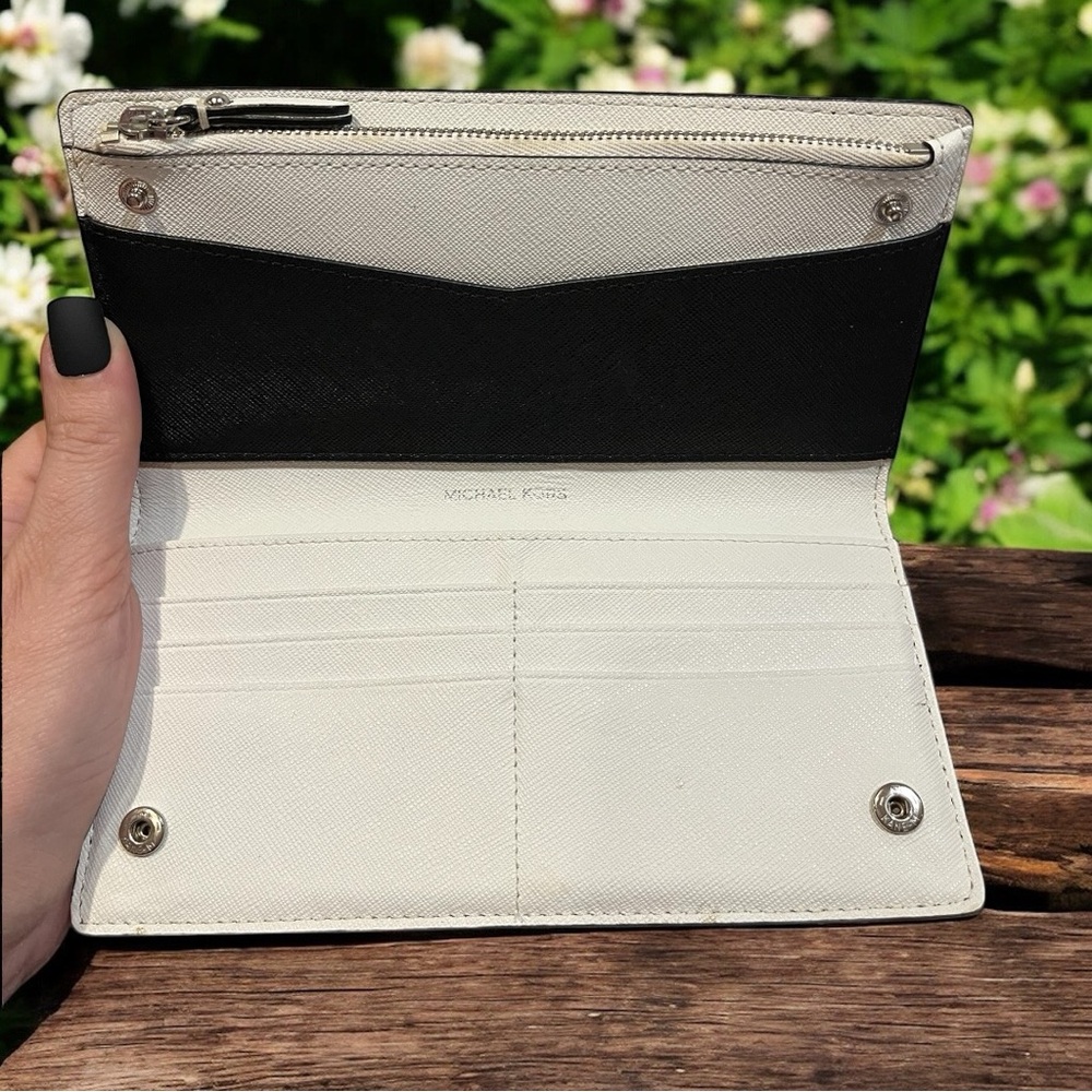 Michael Kors Black Saffiano Leather Zip-Around Wallet with Gold Logo - Picture 5 of 7